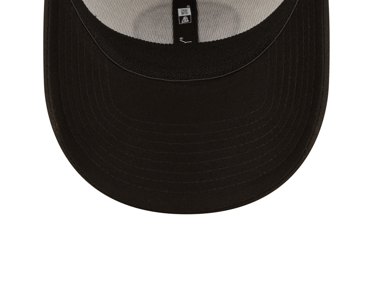 Men's Chicago Bears New Era Crucial Catch 2022 NFL Coaches Sideline Mascot Logo White/Black 39THIRTY Flex Hat