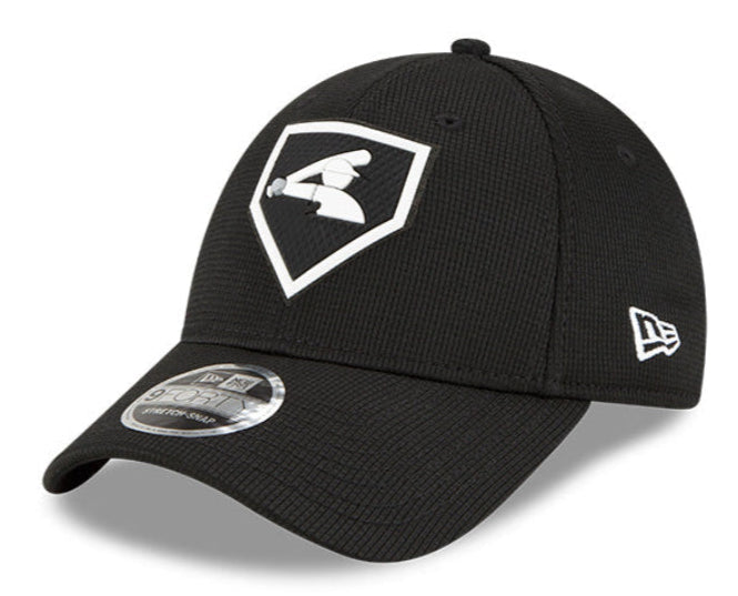Men's Chicago White Sox New Era Black 2022 Clubhouse 9FORTY Adjustable Snapback Hat