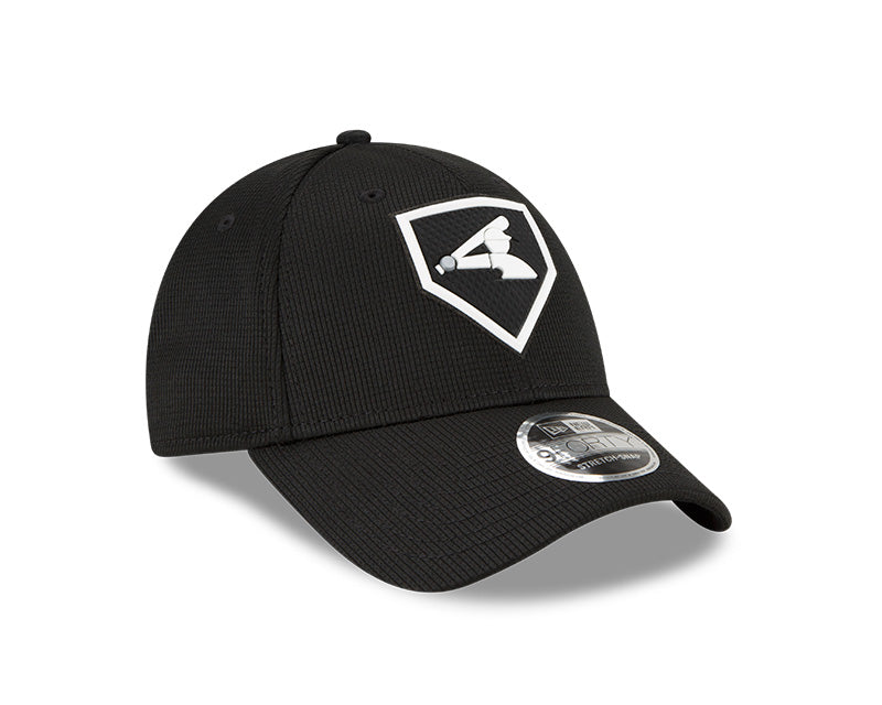 Men's Chicago White Sox New Era Black 2022 Clubhouse 9FORTY Adjustable Snapback Hat