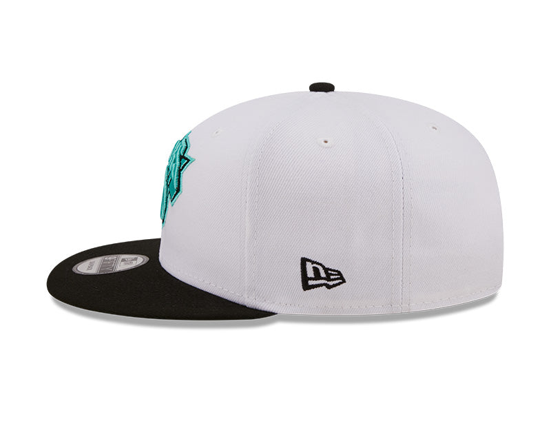 Men's New York Knicks New Era 2 Tone White and Black Color Pack 9FIFTY Snapback Hat