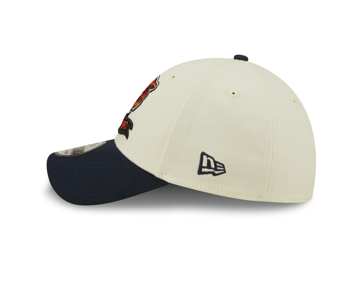 Men's Chicago Bears Mascot Logo New Era Cream/Navy 2022 Sideline 39THIRTY Flex Hat