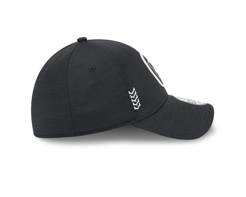 Men's Chicago Cubs New Era Black 2024 Clubhouse 39THIRTY Flex Fit Hat