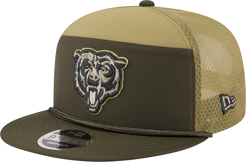 Men's Chicago Bears New Era Green 2025 Salute To Service Sideline Split Panel 9FIFTY Snapback Trucker Hat