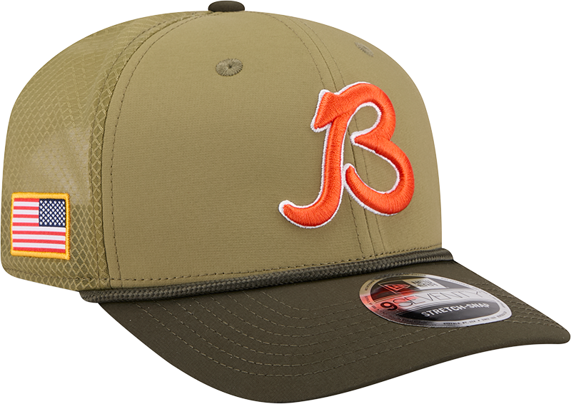 Men's Chicago Bears New Era Green B 2025 Salute To Service Sideline 9SEVENTY Trucker Adjustable Hat