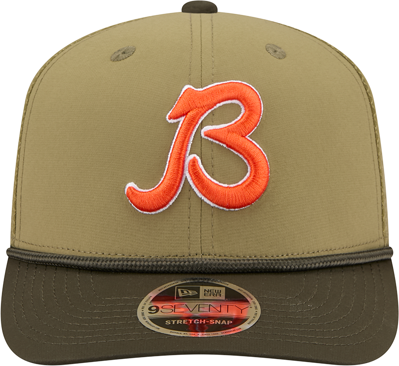 Men's Chicago Bears New Era Green B 2025 Salute To Service Sideline 9SEVENTY Trucker Adjustable Hat