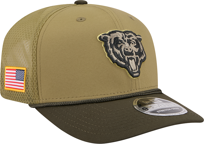 Men's Chicago Bears New Era Green 2025 Salute To Service Sideline 9SEVENTY Trucker Adjustable Hat