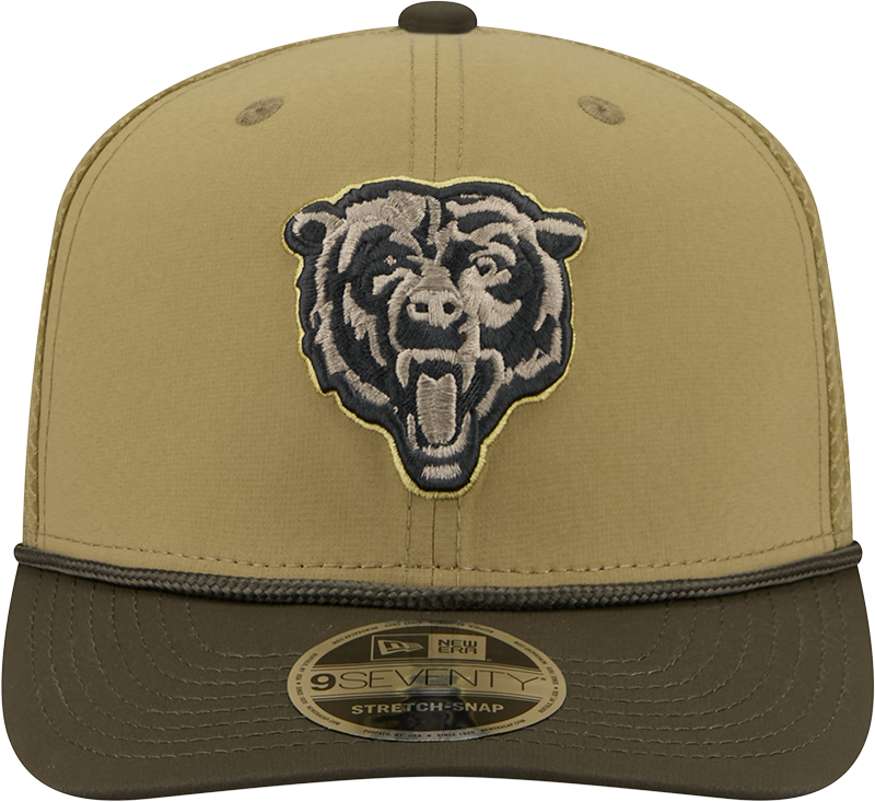 Men's Chicago Bears New Era Green 2025 Salute To Service Sideline 9SEVENTY Trucker Adjustable Hat