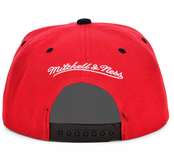 Men's Chicago Bulls Mitchell & Ness Black/Red Hardwood Classics Reload 2.0 Snapback Hat