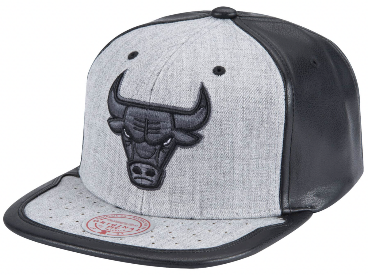 Chicago Bulls Day One Heather Gray & Black Mitchell & Ness Snapback Hat