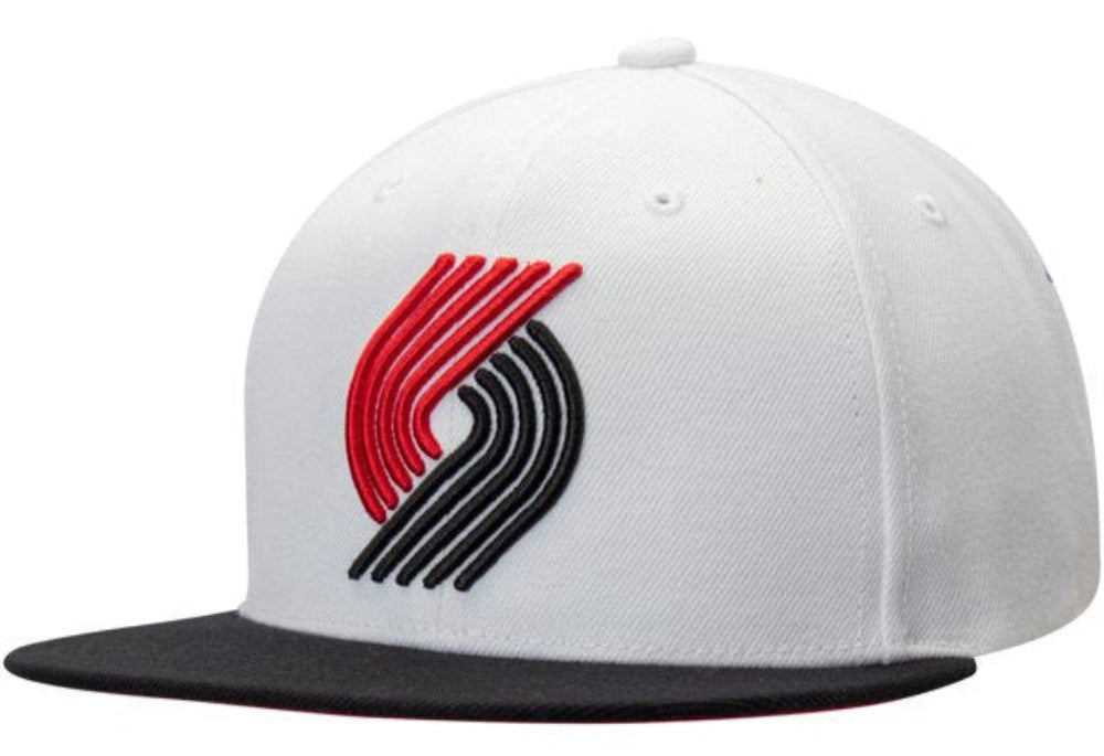 Men's Portland Trail Blazers 2 Tone White/Black Mitchell & Ness Snapback Hat