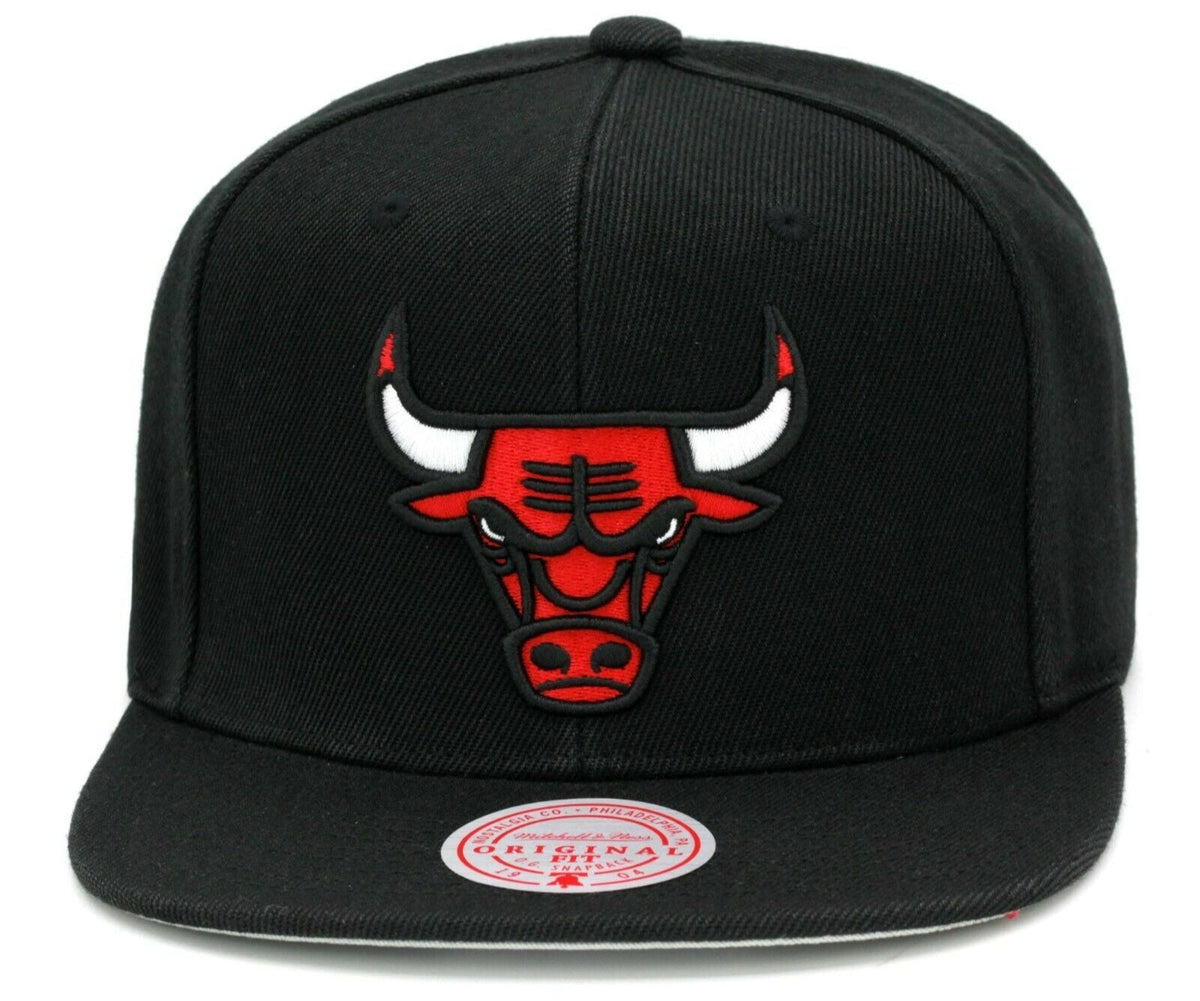 Men's Mitchell & Ness Chicago Bulls Core Black Adjustable Snapback Hat