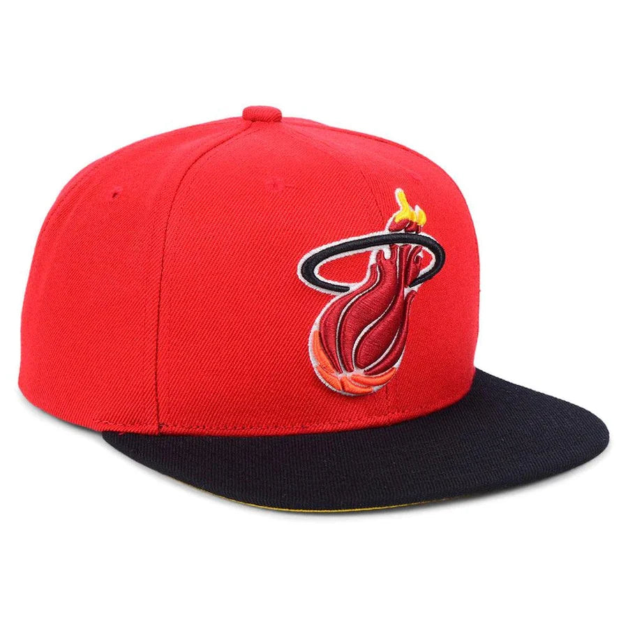 Men's Miami Heat Mitchell & Ness NBA Core Basic HWC Red/Black Snapback Hat