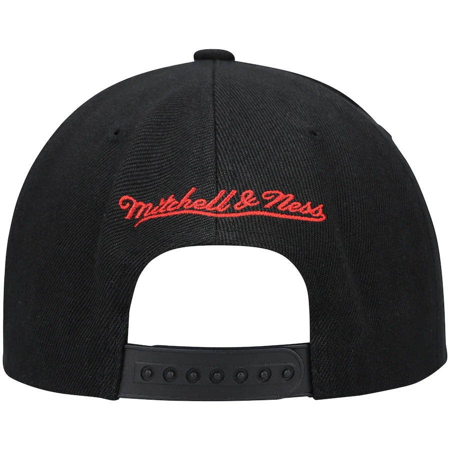 Men's Mitchell & Ness Chicago Bulls NBA Core Basic Adjustable Snapback Hat